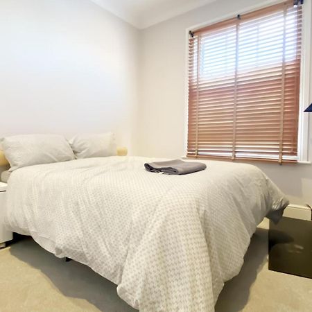 Homestay - Fulham Hideaway Лондон Екстер'єр фото